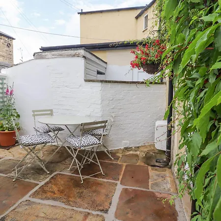 4 Pembroke Street *